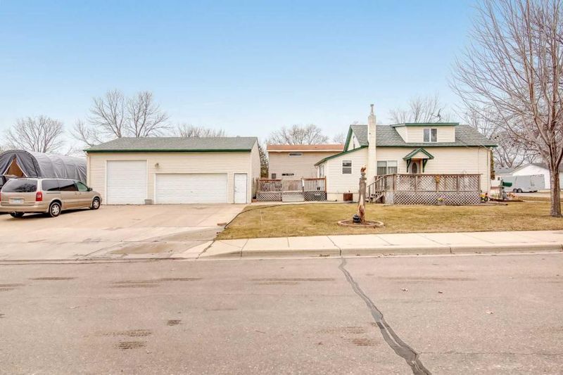 322 E 1st St, Chaska, MN 55318