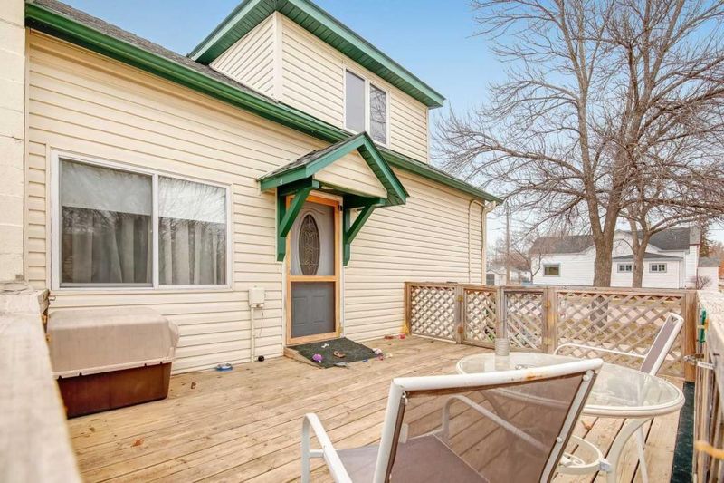 322 E 1st St, Chaska, MN 55318