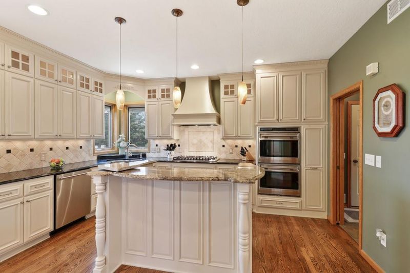 4986 Sycamore Dr, Eagan, MN 55123