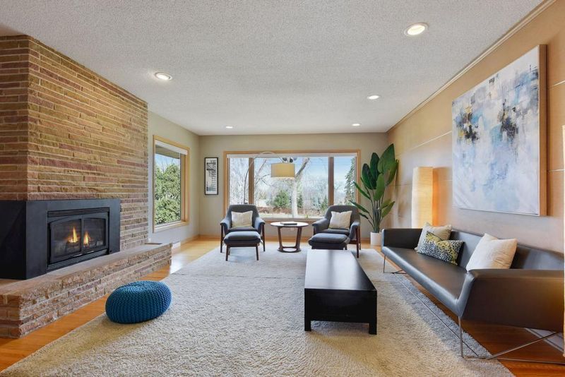 5236 Interlachen Blvd, Edina, MN 55436