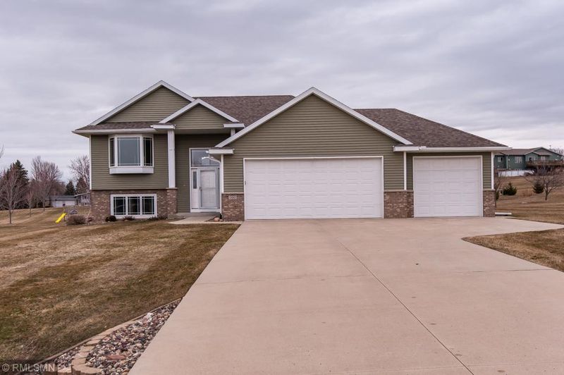 990 River Bluff Rd SE, Mazeppa, MN 55956