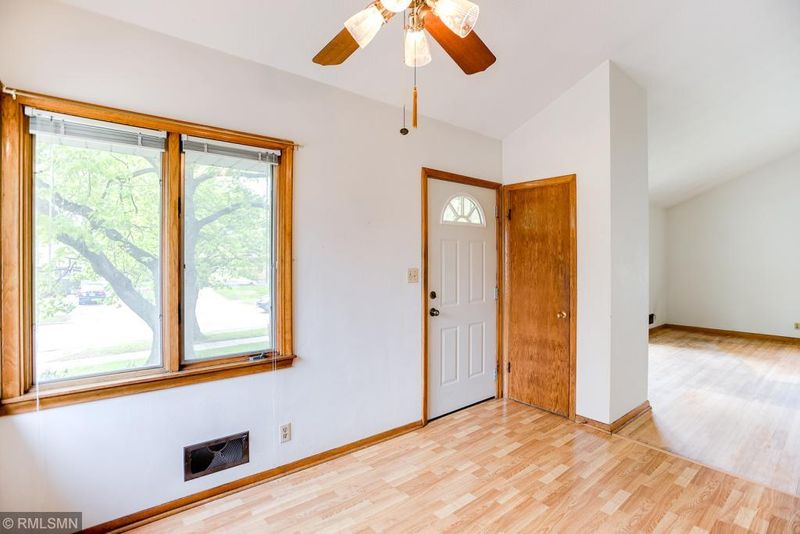 1404 Clarence St, Saint Paul, MN 55106