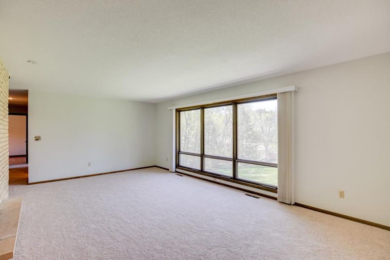 1820 Valley Curve Rd, Mendota Heights, MN 55118
