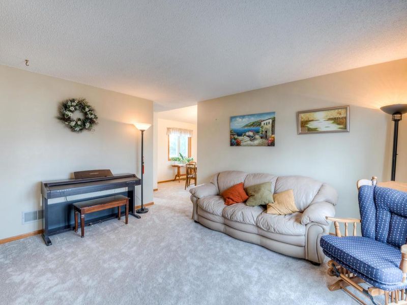 7322 158th St W, Apple Valley, MN 55124