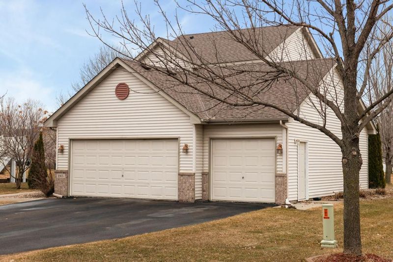 1905 Fountain Ln, Waconia, MN 55387