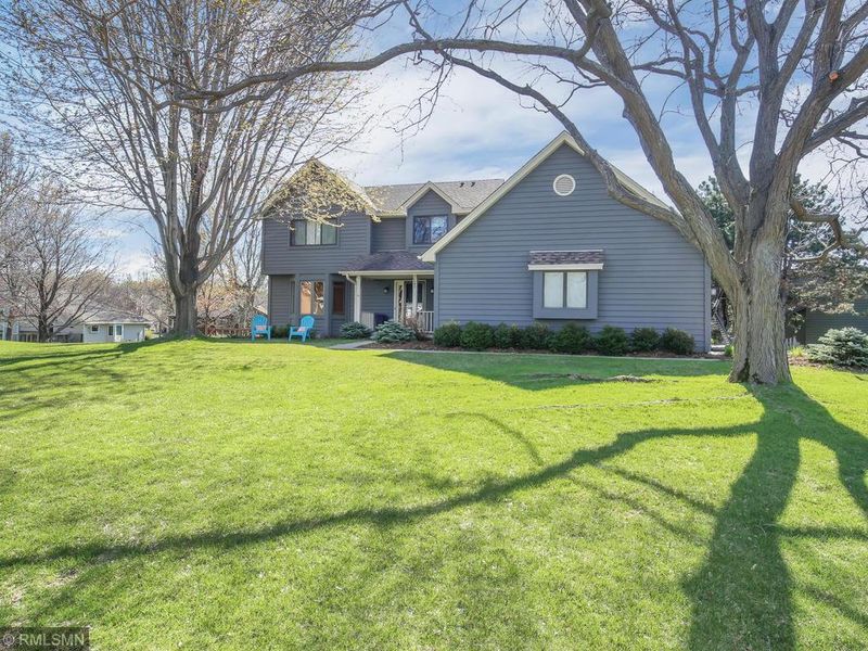 589 Prairie Cir W, Eagan, MN 55123