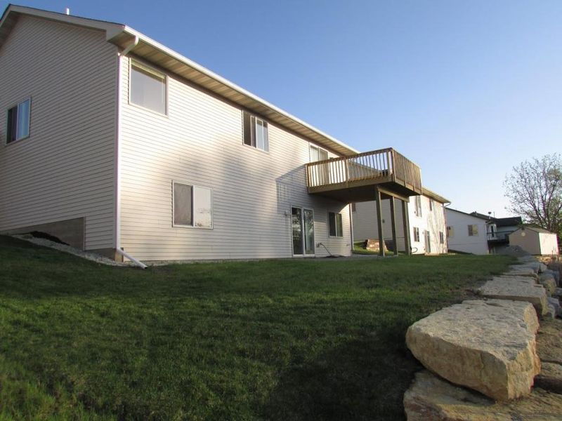 2408 Birn Hill Dr, Faribault, MN 55021