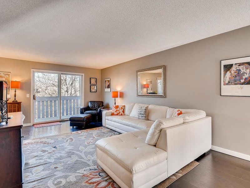 176 River Woods Ln, Burnsville, MN 55337