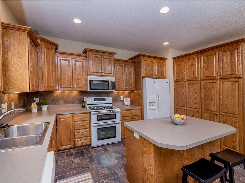 4405 104th Ave N, Brooklyn Park, MN 55443