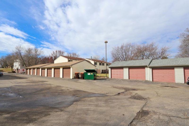 2353 Mailand Ct E, Maplewood, MN 55119