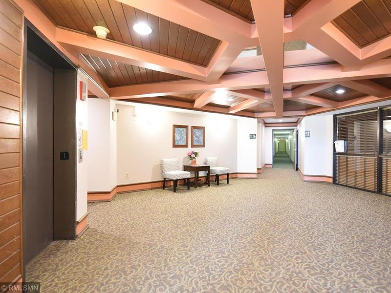 3440 Golfview Dr #325, Eagan, MN 55123
