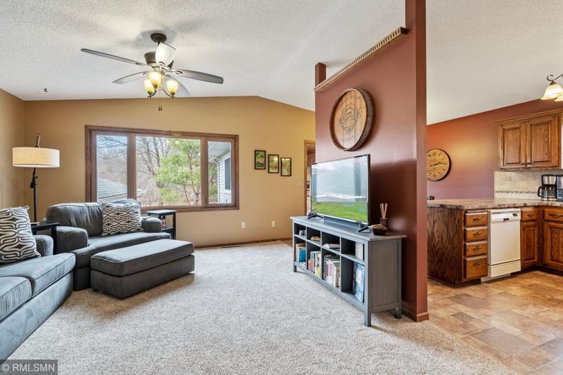 2365 Schoolmaster Dr, Chaska, MN 55318