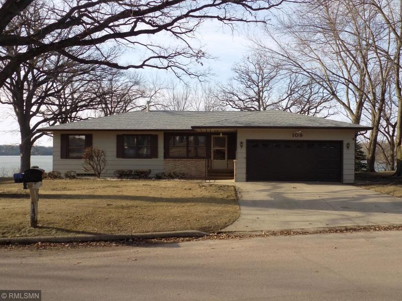 109 Sylvan Dr, Fairmont, MN 56031