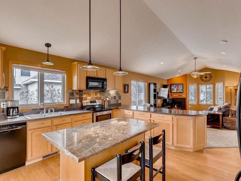 4296 Pintail Ct, Eagan, MN 55122