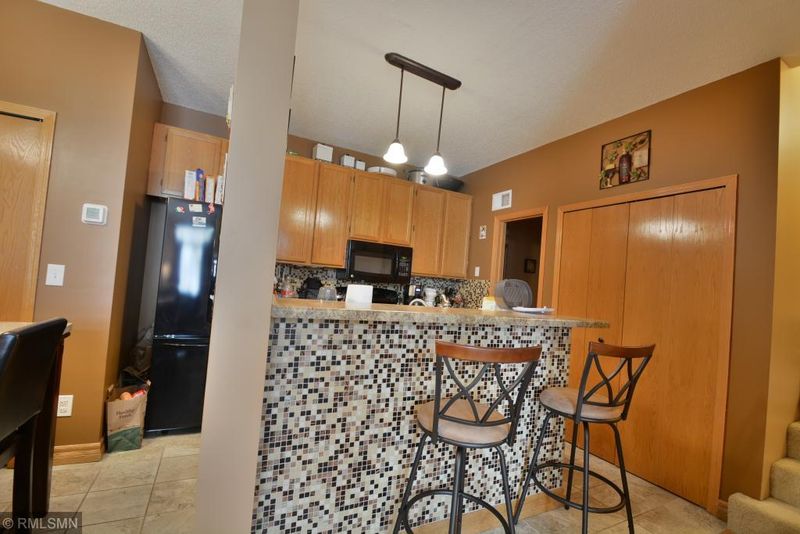 14095 Plymouth Ave, Burnsville, MN 55337