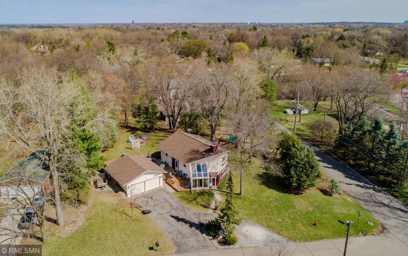 14400 Tonkadowns Dr, Minnetonka, MN 55345