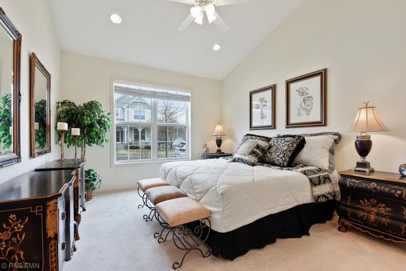 9758 Gable Dr, Eden Prairie, MN 55347
