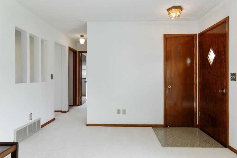 16390 Westgate Trl, Eden Prairie, MN 55344