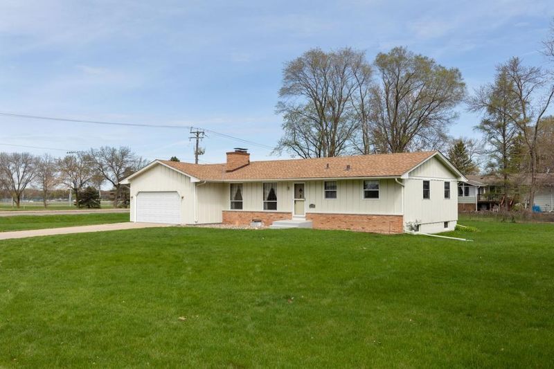 16390 Westgate Trl, Eden Prairie, MN 55344