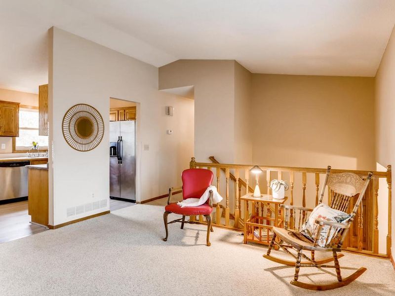 615 Essen Ln, Chaska, MN 55318