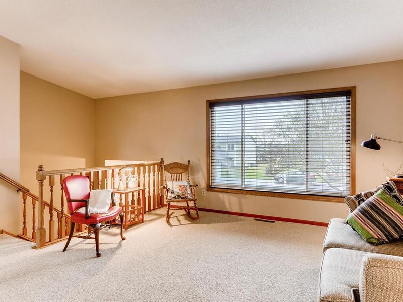 615 Essen Ln, Chaska, MN 55318