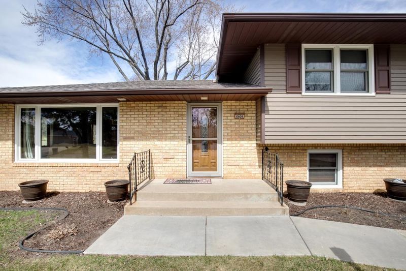10608 Verdi Rd, Bloomington, MN 55431