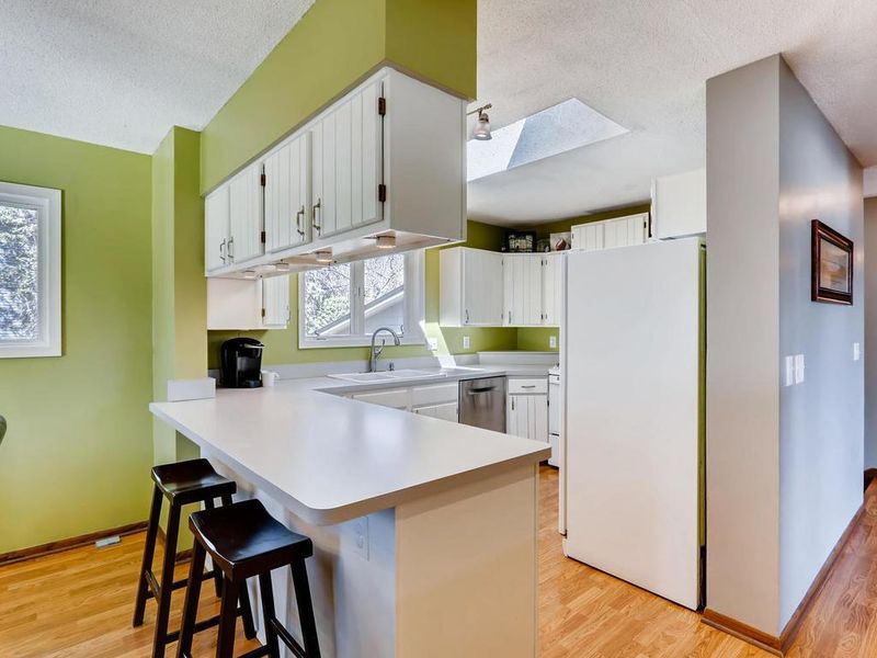 2256 Alice Ln, Mendota Heights, MN 55120