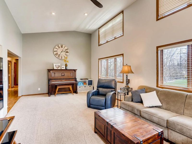 2256 Alice Ln, Mendota Heights, MN 55120