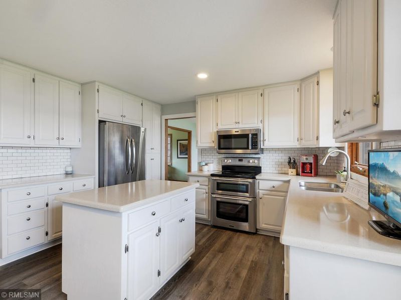 681 101st St NW, Monticello, MN 55362