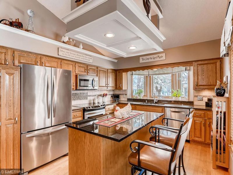 2608 Rivers Bluff Ln, Anoka, MN 55303