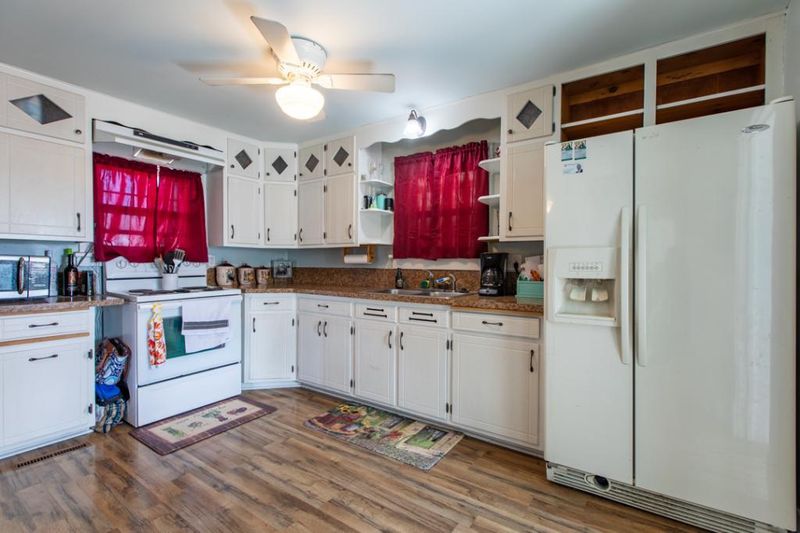 604 River St SW, Chatfield, MN 55923