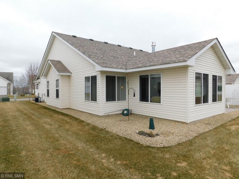 348 25th Ln SE, Cambridge, MN 55008