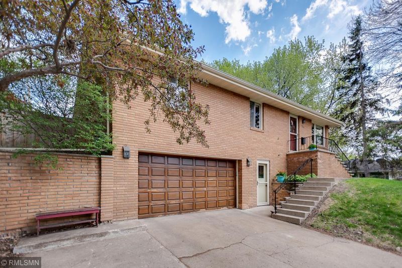 3244 Scott Ave N, Golden Valley, MN 55422