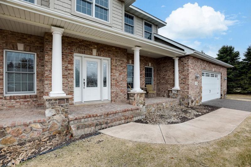 1720 Molitor Dr, Lino Lakes, MN 55038