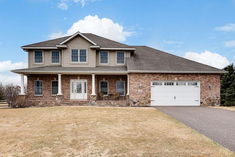 1720 Molitor Dr, Lino Lakes, MN 55038