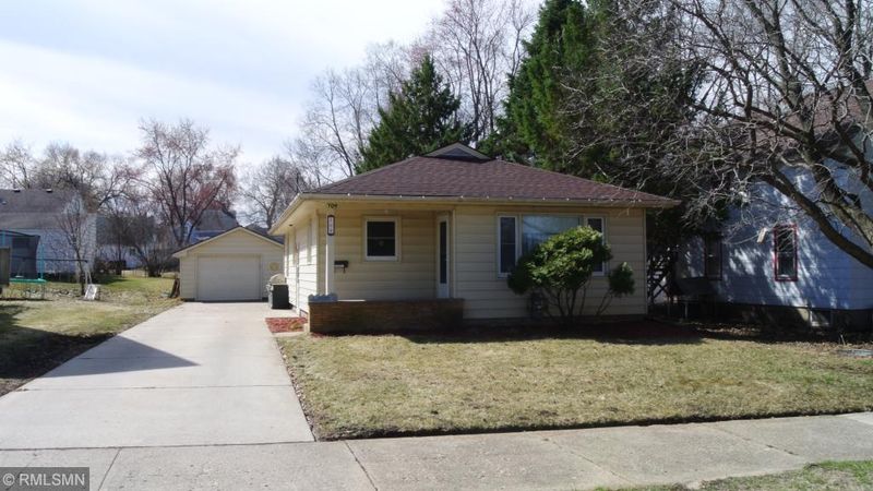 709 7th St NW, Faribault, MN 55021
