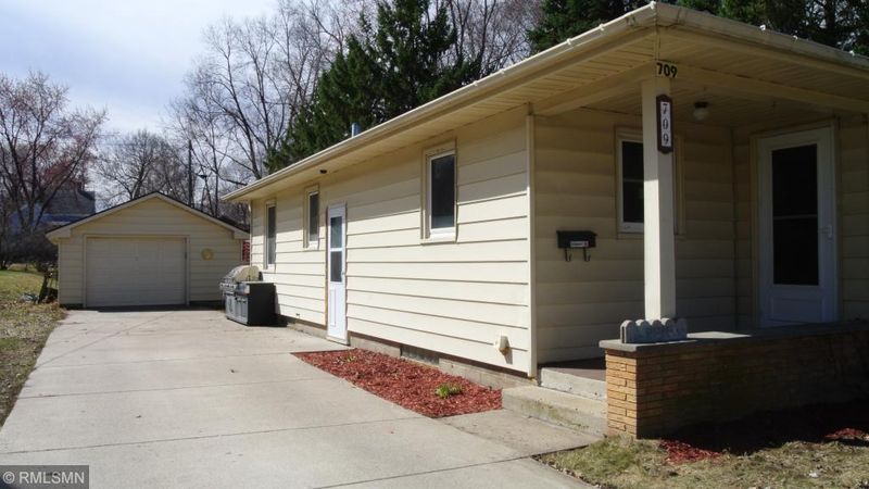 709 7th St NW, Faribault, MN 55021