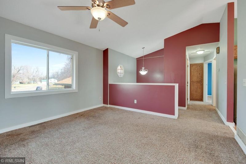 6908 Oak Cir, Hugo, MN 55038