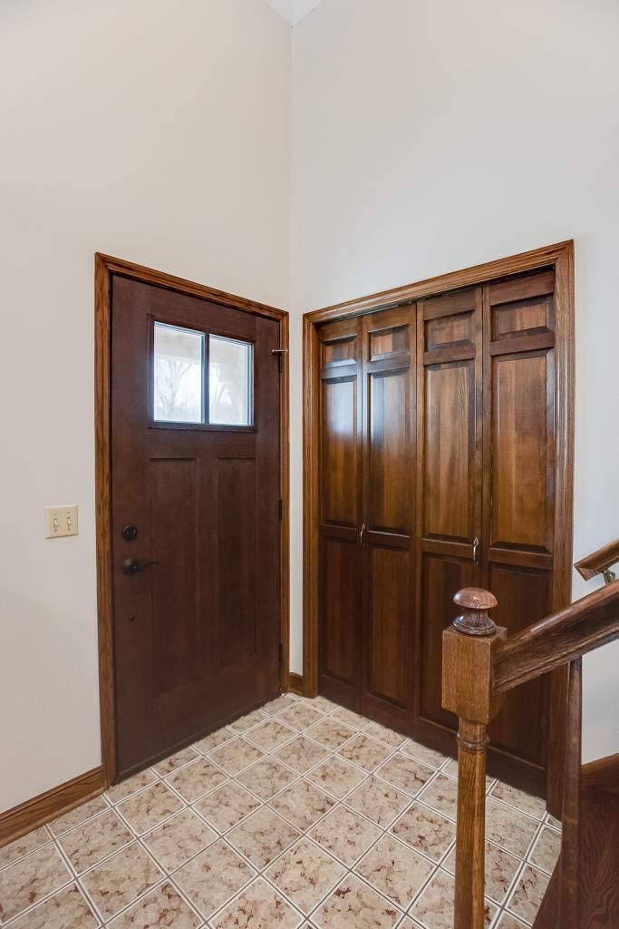 15801 Seaton Pl, Minnetonka, MN 55345