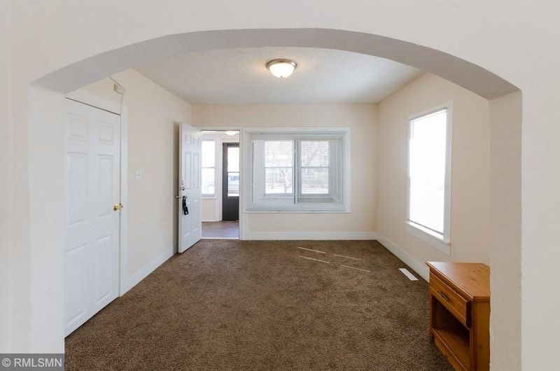 186 Acker St E, Saint Paul, MN 55117