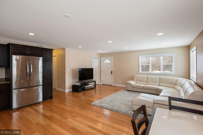 59 Wheelock Pw E, Saint Paul, MN 55117