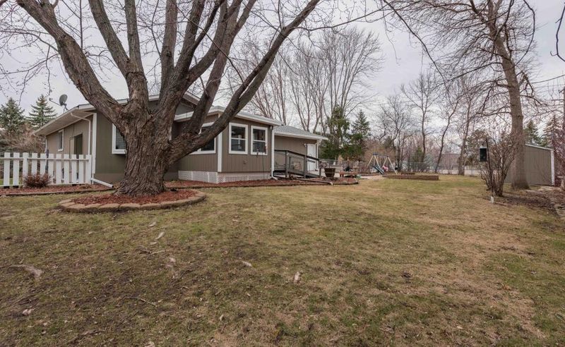 2775 Helena Ave N, Oakdale, MN 55128