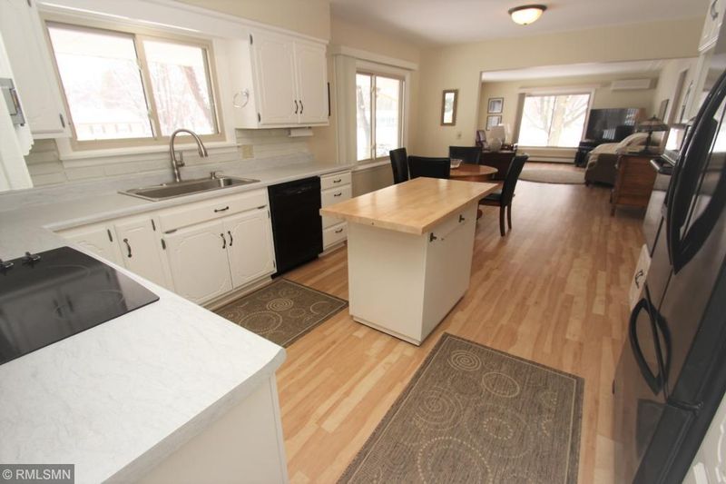 906 Spruce Dr, Saint Cloud, MN 56303