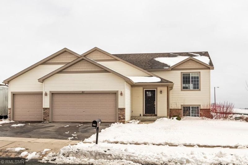 213 Keystone Dr NE, Pine Island, MN 55963