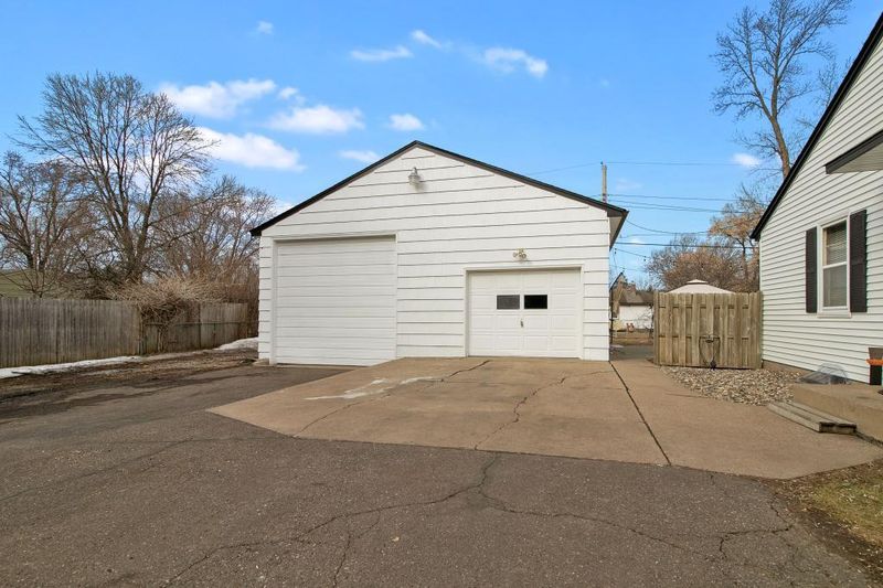 1997 Hazelwood St, Maplewood, MN 55109