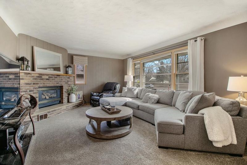 1997 Hazelwood St, Maplewood, MN 55109