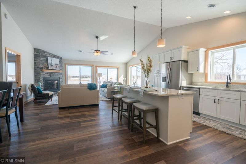 632 Kreekview Dr, Osceola, WI 54020