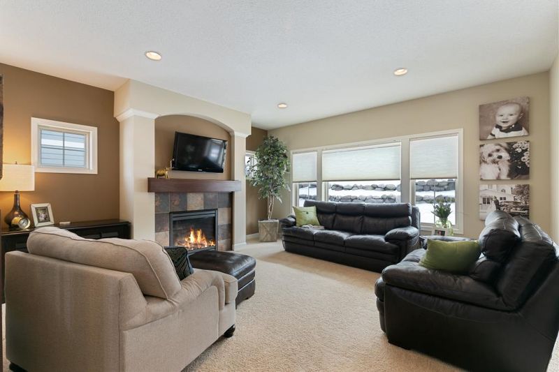 1371 Pleasant Lake Dr, Woodbury, MN 55129