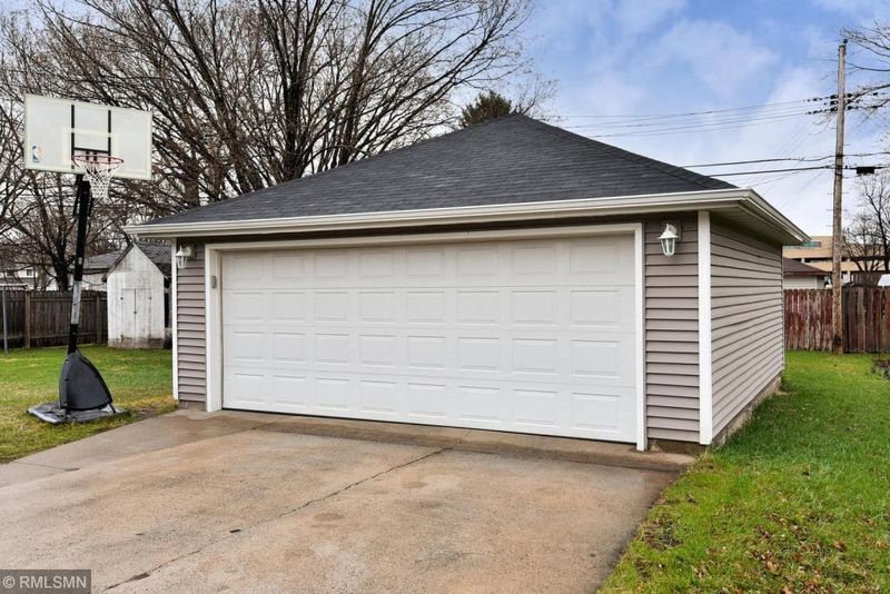 7106 Quail Ave N, Brooklyn Center, MN 55429