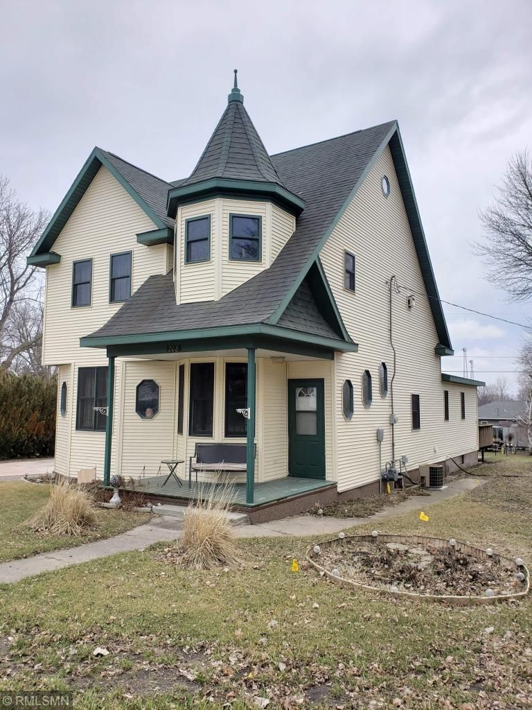 208 E Maple St, Sacred Heart, MN 56285